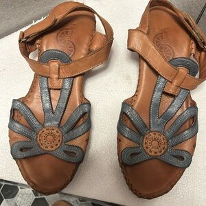 Woman’s size 9 leather Sandals by Lemon Lime